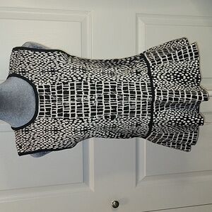 Liquid by Sioni Black & White Peplum Zip Back Sweater Top